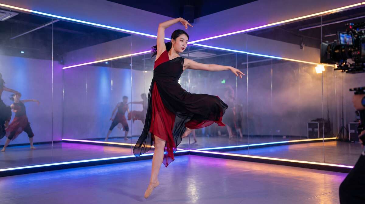 极品探花舞蹈视频表演